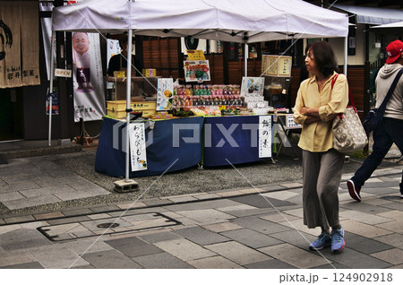 宇治の世界遺産平等院鳳凰堂周辺の情景 124902918