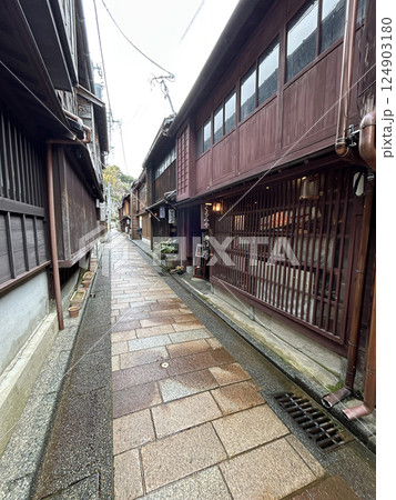 金沢 ひがし茶屋街の街並み 金沢 ひがし茶屋街の街並み 124903180