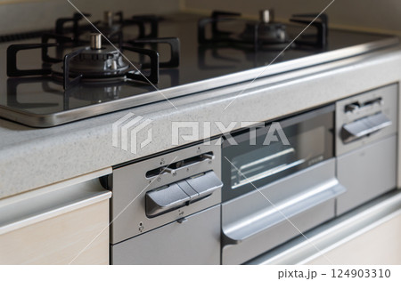 ガスコンロのあるキッチン 124903310