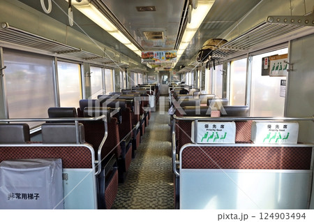 キハ200系の車内風景 124903494