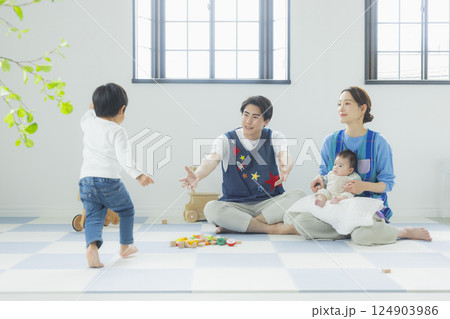 保育所と保育士 124903986