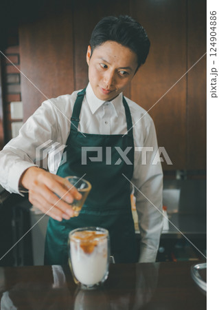 coffee shop 124904886