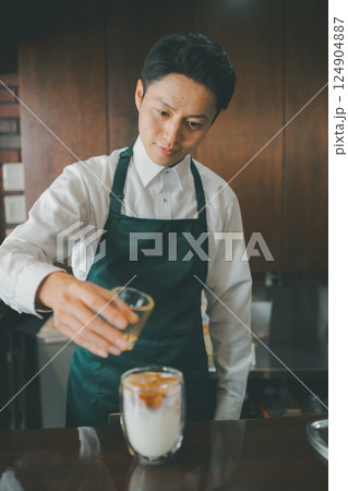 coffee shop 124904887