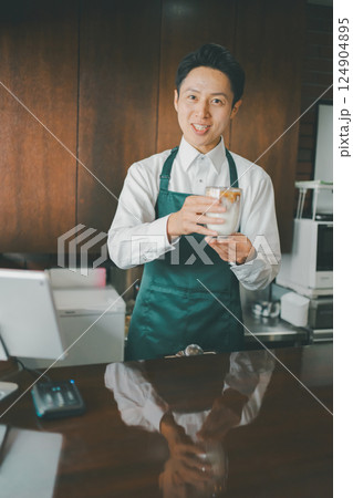 coffee shop 124904895