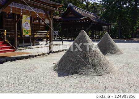 上賀茂神社(賀茂別雷神社)立砂 上賀茂神社(賀茂別雷神社)立砂 124905856