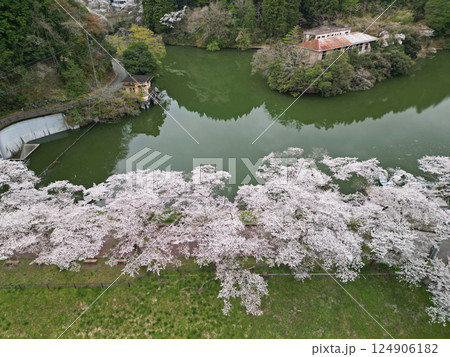 鎌北湖を空撮 鎌北湖を空撮 124906182