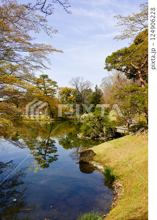 京都仙洞御所　北池　女院御所の池 124906228