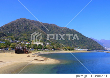 春の高碕山と田ノ浦ビーチ（大分市） 124906461