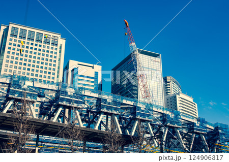 橋りょう架け替え工事中の東京の風景 京急品川駅 2025.03 g-3 暖色寒色強調 橋りょう架け替え工事中の東京の風景 京急品川駅 2025.03 g-3 暖色寒色強調 124906817