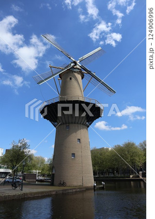 オランダ・スキーダムの風車 オランダ・スキーダムの風車 124906996