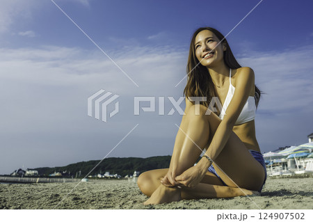 ビーチ 女性イメージ ビーチ 女性イメージ 124907502