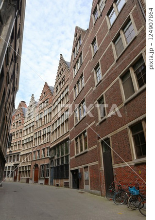 ベルギー・アントワープの歴史地区 124907864