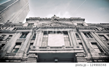 レトロな石造りの歴史的建造物 124908348