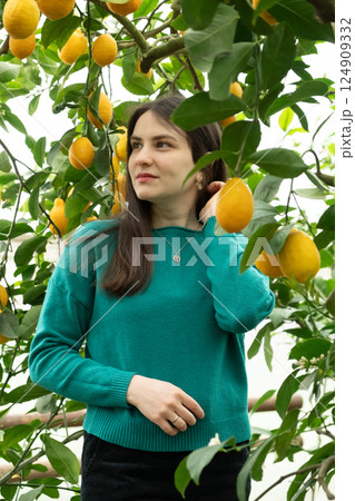 Beautiful 30 year old woman in lemon garden. A walk in nature, feminine energy 124909332