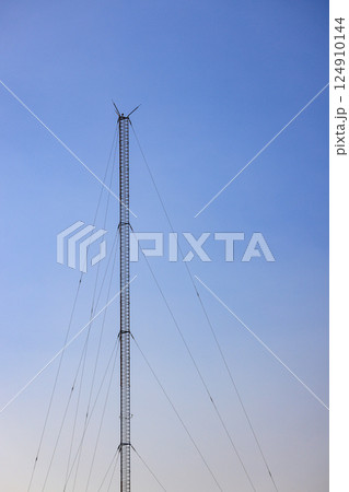 abandon or deprecated of Wireless Communication Antenna pole, Radio communication tower on top of dilapidated building 124910144