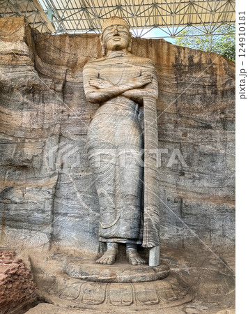 ガル・ヴィハーラの立像、ポロンナルワ遺跡、世界遺産 ガル・ヴィハーラの立像、ポロンナルワ遺跡、世界遺産 124910181