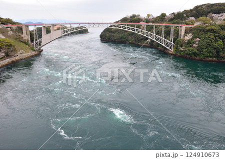サクラと西海橋、井ノ浦瀬戸の渦潮 124910673
