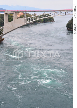 サクラと西海橋、井ノ浦瀬戸の渦潮 124910678