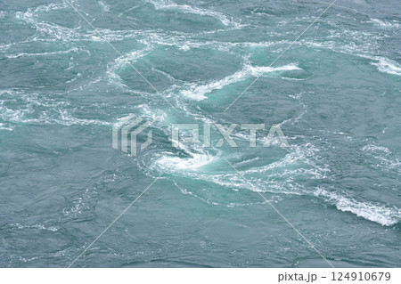 サクラと西海橋、井ノ浦瀬戸の渦潮 サクラと西海橋、井ノ浦瀬戸の渦潮 124910679