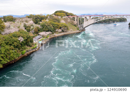 サクラと西海橋、井ノ浦瀬戸の渦潮 124910690
