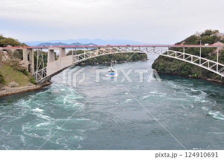 サクラと西海橋、井ノ浦瀬戸の渦潮 サクラと西海橋、井ノ浦瀬戸の渦潮 124910691