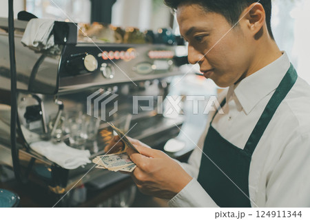 coffee shop coffee shop 124911344