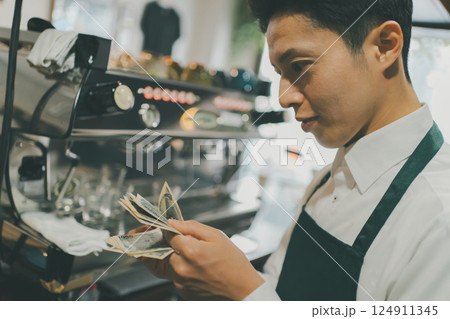 coffee shop coffee shop 124911345