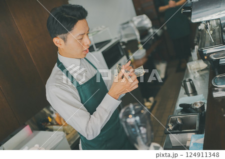 coffee shop coffee shop 124911348