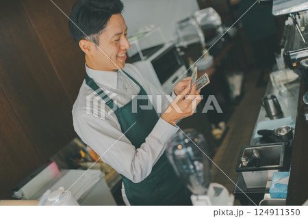 coffee shop 124911350