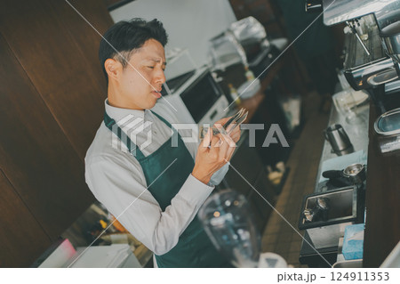 coffee shop 124911353