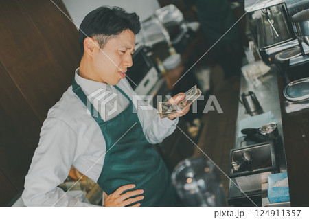 coffee shop 124911357