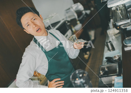 coffee shop 124911358