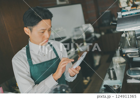 coffee shop coffee shop 124911365