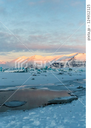 Early morning over Jokulsarlon Glacier lagoon Early morning over Jokulsarlon Glacier lagoon 124912125