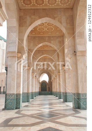 モロッコ、カサブランカ、ハッサン2世モスク、回廊 124912312