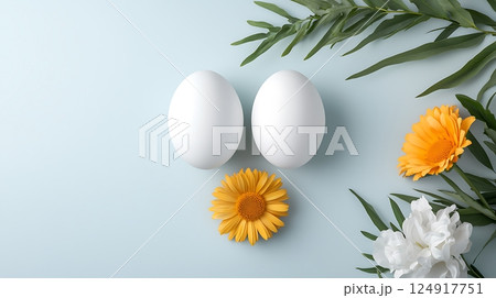 white and yellow narcissus flowers with yellow 124917751