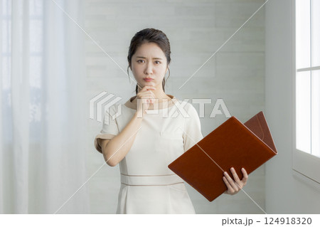 エステティシャン  124918320