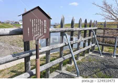 墨俣一夜城隣にある豊国神社の隣にある藤吉郎の馬柵 124918473