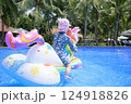 プールで遊ぶ子供の後ろ姿 Child Riding a Float in a Resort  124918826