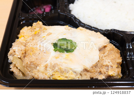 おいしいトンカツのかつ煮弁当 おいしいトンカツのかつ煮弁当 124918837