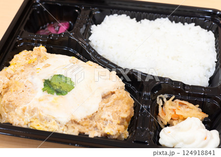 おいしいトンカツのかつ煮弁当 おいしいトンカツのかつ煮弁当 124918841
