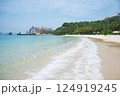 ニャチャンのリゾートビーチ / Tranquil Resort Beach in Nha Trang 124919245