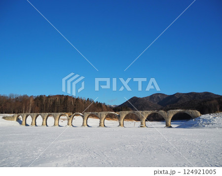 崩れゆくタウシュベツ川橋梁（2024年） 124921005