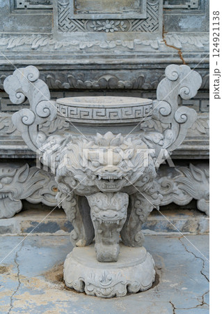 The incense urn. The incense urn. 124921138