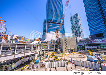 日本の東京都市景観 閉鎖されたビル…新たに西口の出入口通路がビルの左奥に…さよなら渋谷駅西口=9日 日本の東京都市景観 閉鎖されたビル…新たに西口の出入口通路がビルの左奥に…さよなら渋谷駅西口=9日 124922020