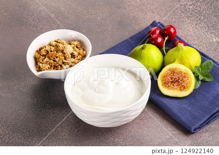 Traditional homemade Greek yoghurt with granola 124922140