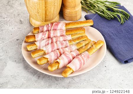 Crispy grissini italian bread with bacon 124922148