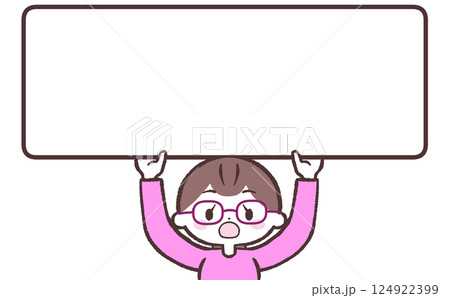 看板掲げ感心するメガネ女性イラスト 124922399