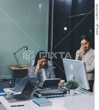Cheerful meeting room, businesspeople celebrate with handshaking. Successful project was completed before the deadline. Business partnership and collaboration in project management. Habiliment 124923593