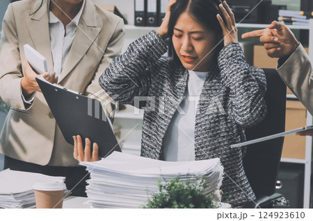 Large group of worried business people having a meeting. 124923610
